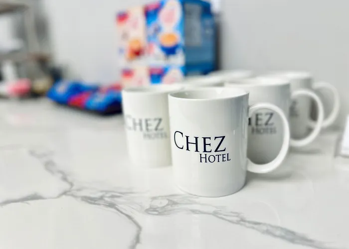 Hotel Chez Arlington Heights