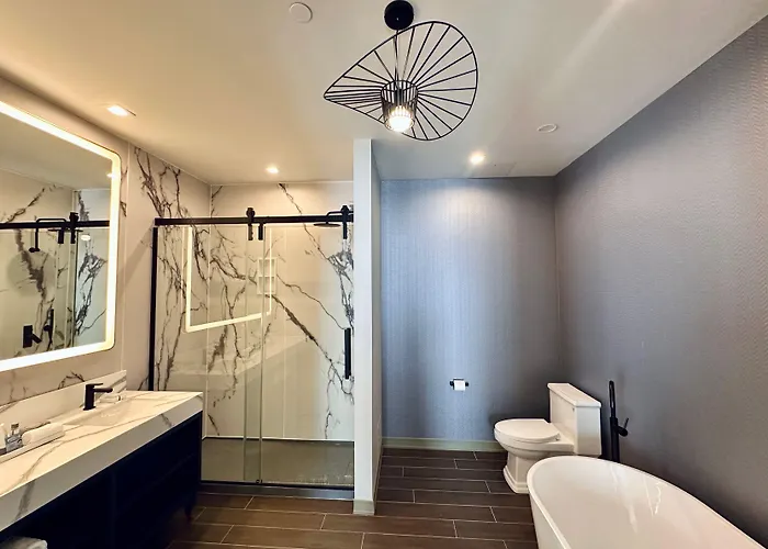 Chez Hotel Arlington Heights